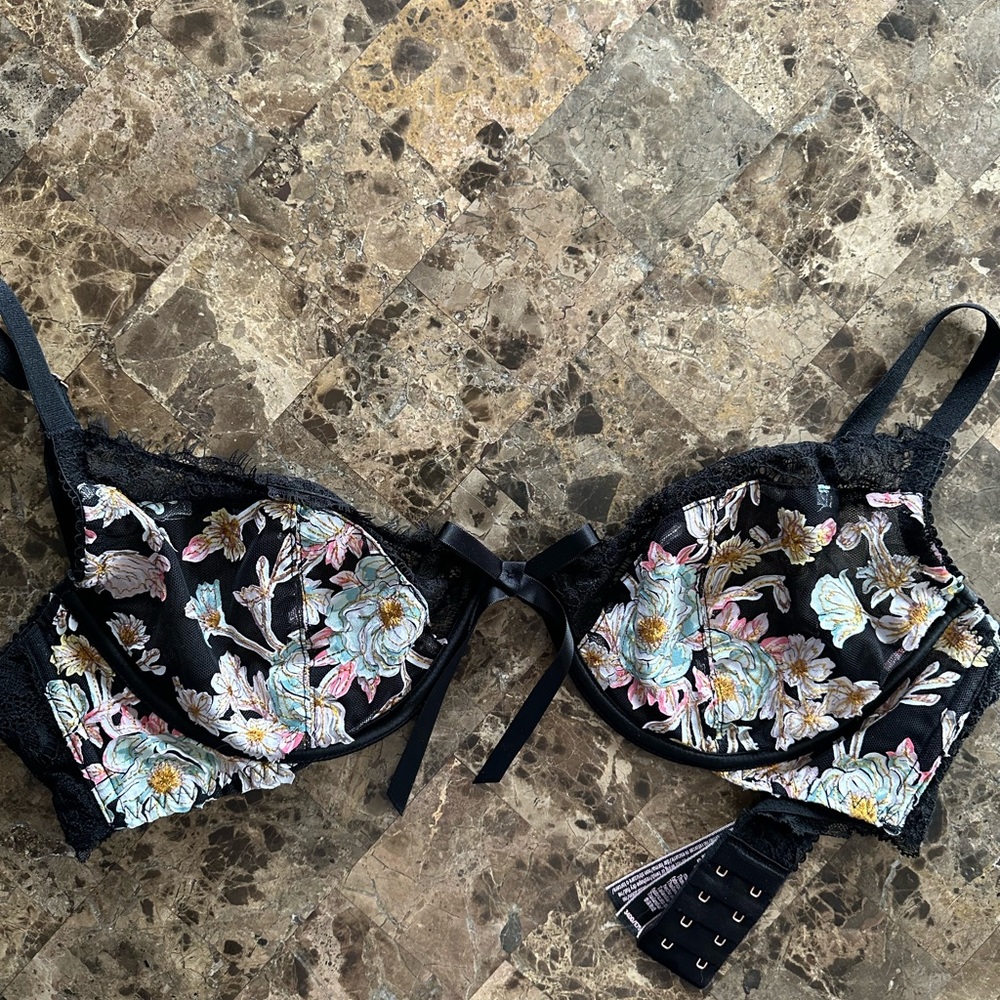 Black VS floral bra